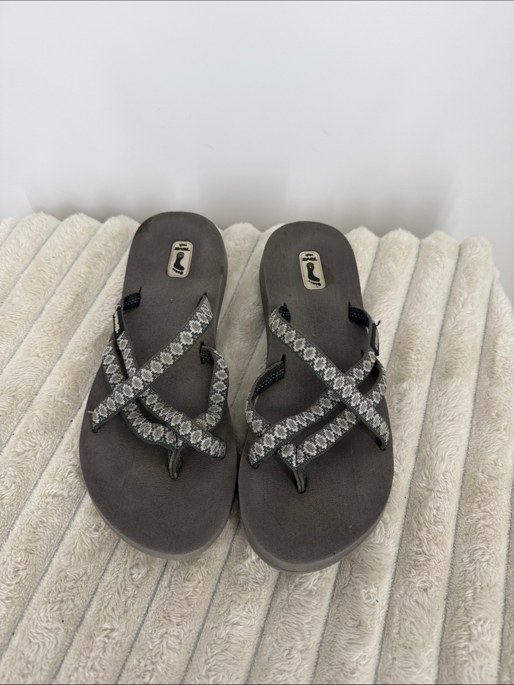 Teva Olowahu Mush sandals in grey size 6
